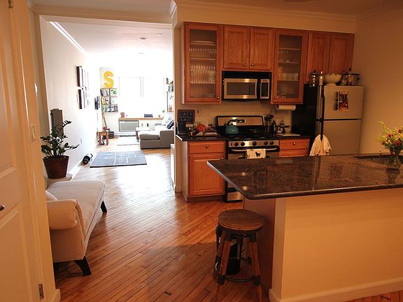 5th image of 250 14th St APT 2C