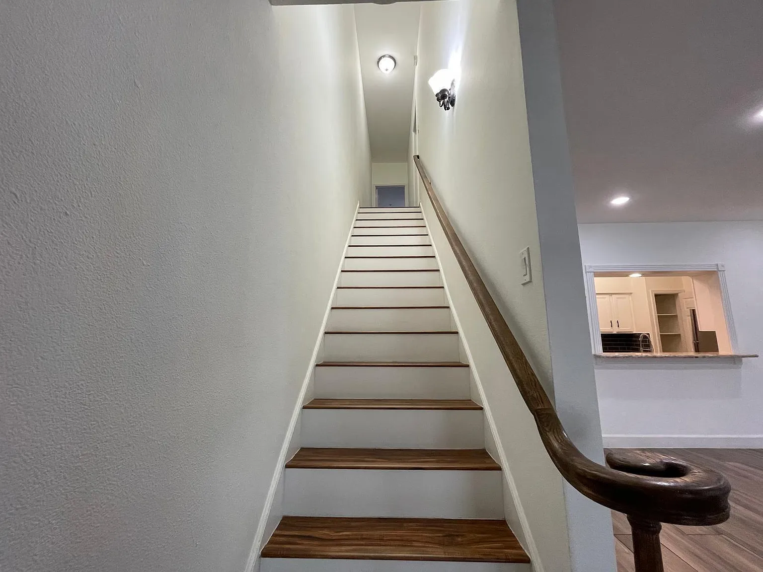 2 bed, 2.5 bath, 1500 sqft, $1,850 — Photo 4