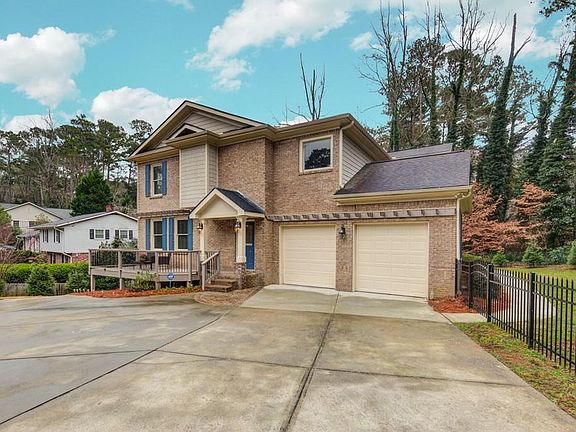 2nd image of 2425 Flair Knoll Dr NE
