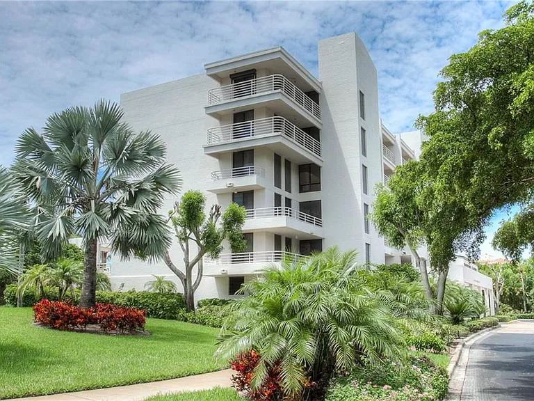 2109 Gulf Of Mexico Dr #1402 — Photo 1