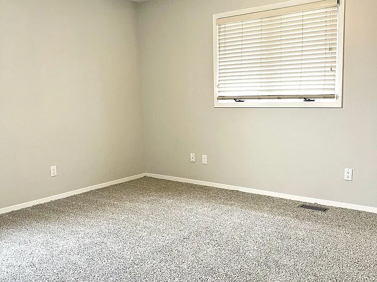 220 S Patrick Henry Rd — Photo 4