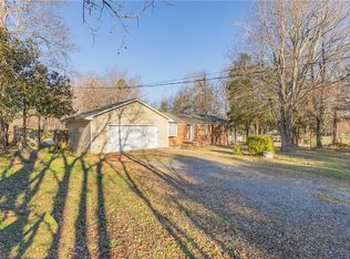 5206 Foxburrow Rd, Greensboro, NC 27406