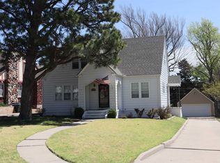 1906 La Mesa Dr, Dodge City, KS 67801