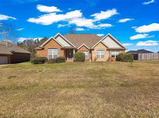 281 Sunset Dr, Deatsville, AL 36022