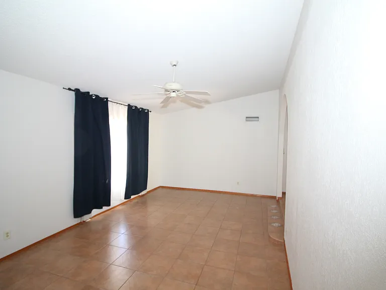 3152 W Marconi Ave — Photo 5