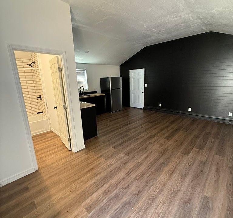 2nd image of 658 23rd Ave S #3
