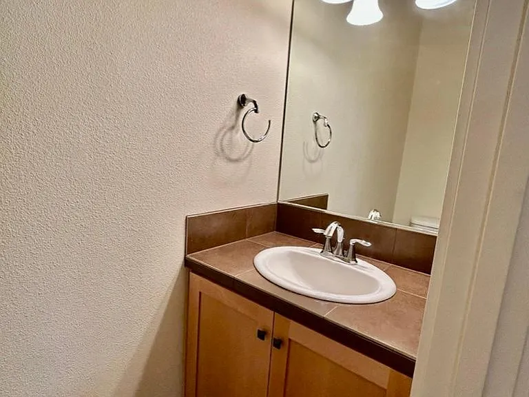 8005 NE Rockne Way — Photo 12
