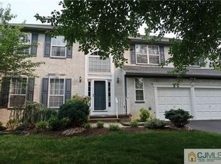 8 Kentisbury Cir, East Brunswick, NJ 08816