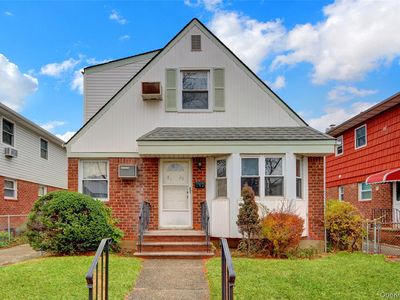 81-25 258th Street, Glen Oaks, NY, 11004