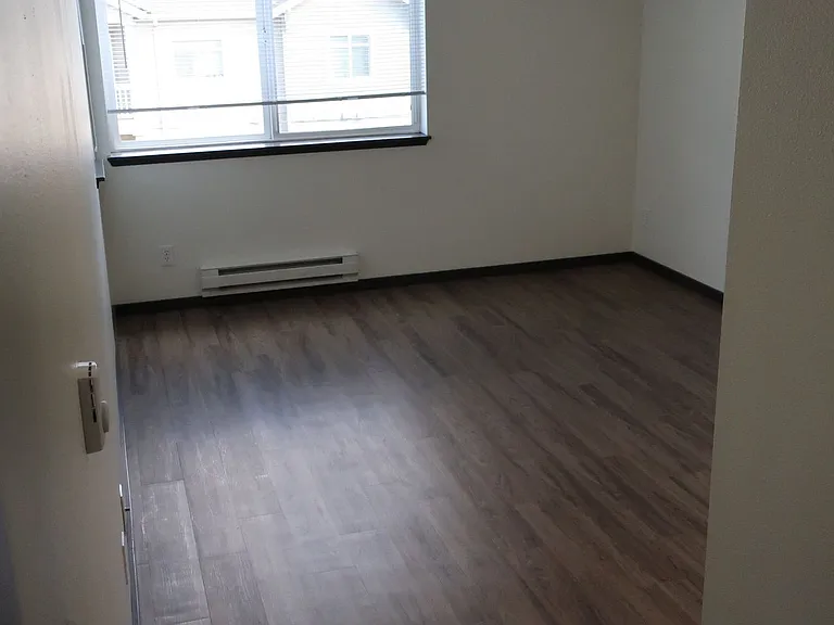 6040 Cali - Spacious 1 & 2 Units | Washer/Dryer | Private Balcony | Lots on Natural Light — Photo 8