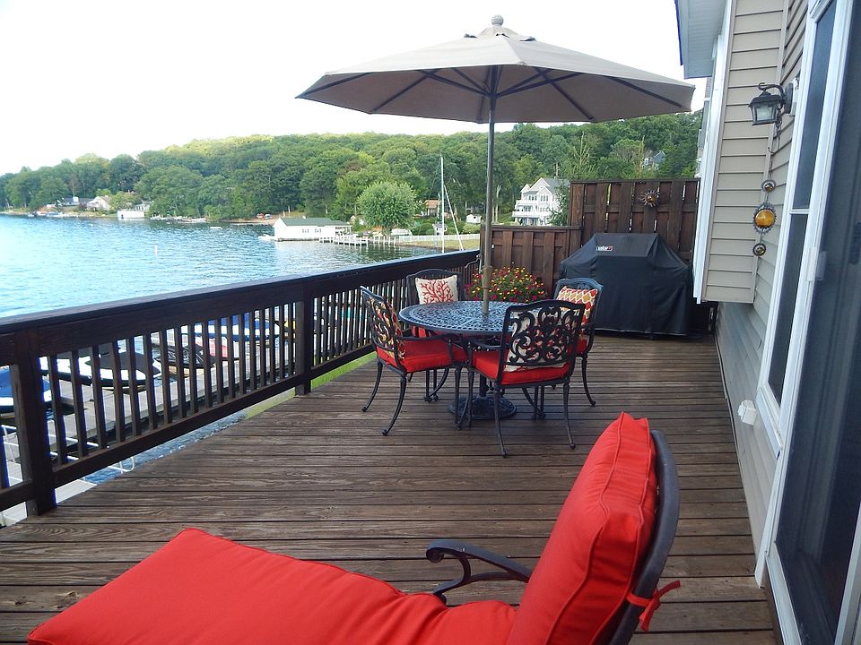 25 FOOT DECK OVER LAKE