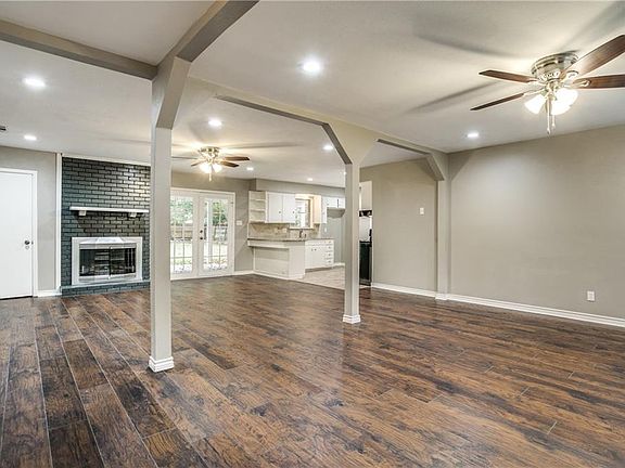3rd image of 1308 Park Ln