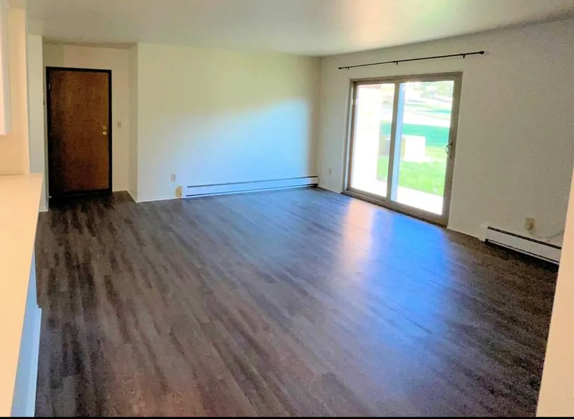 2 Bedroom 1 Bath — Photo 4