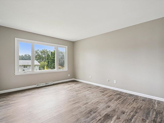 5th image of 2533 Marywood Dr