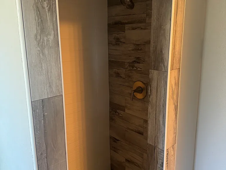 2421 Maxwell Ln — Photo 1