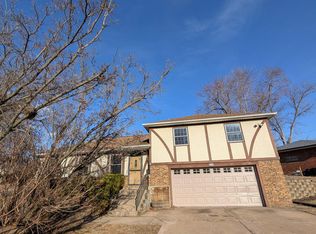 2115 Sunset Dr, Pekin, IL 61554