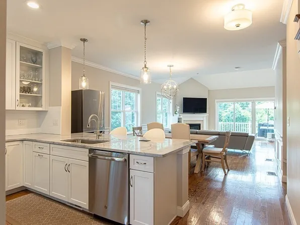 64 Evergreen Ave, Bedford, MA 01730