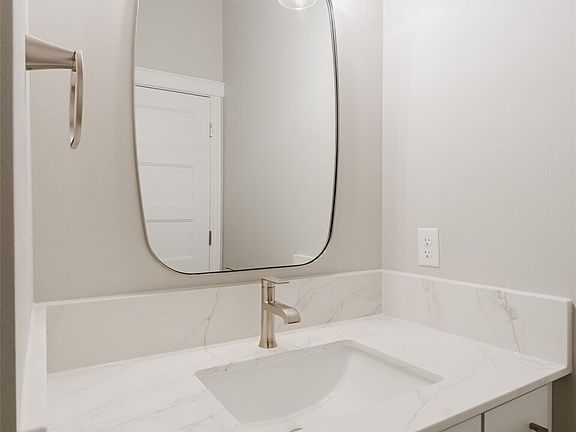 5th image of 4425 Blackstone Way