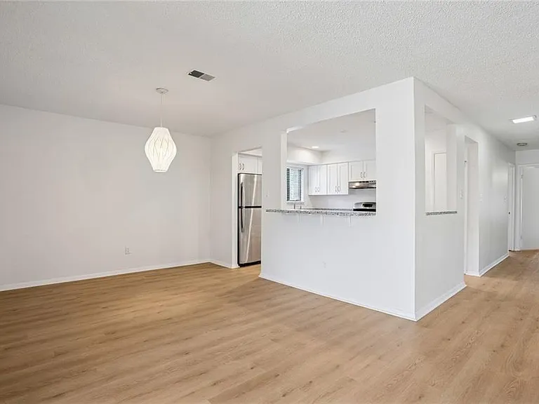 2035 Powers Ferry Trce SE — Photo 8
