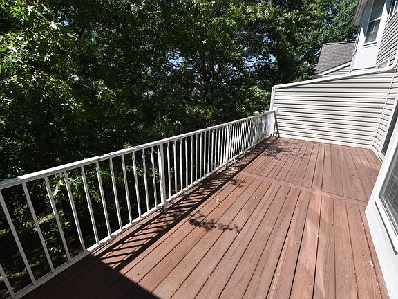 3rd image of 507 Shadow Ridge Dr