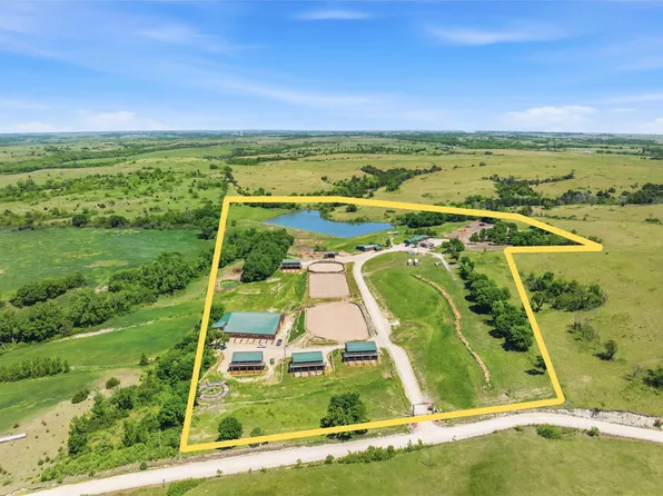13325 Brush Creek Rd, Westmoreland, KS 66549
