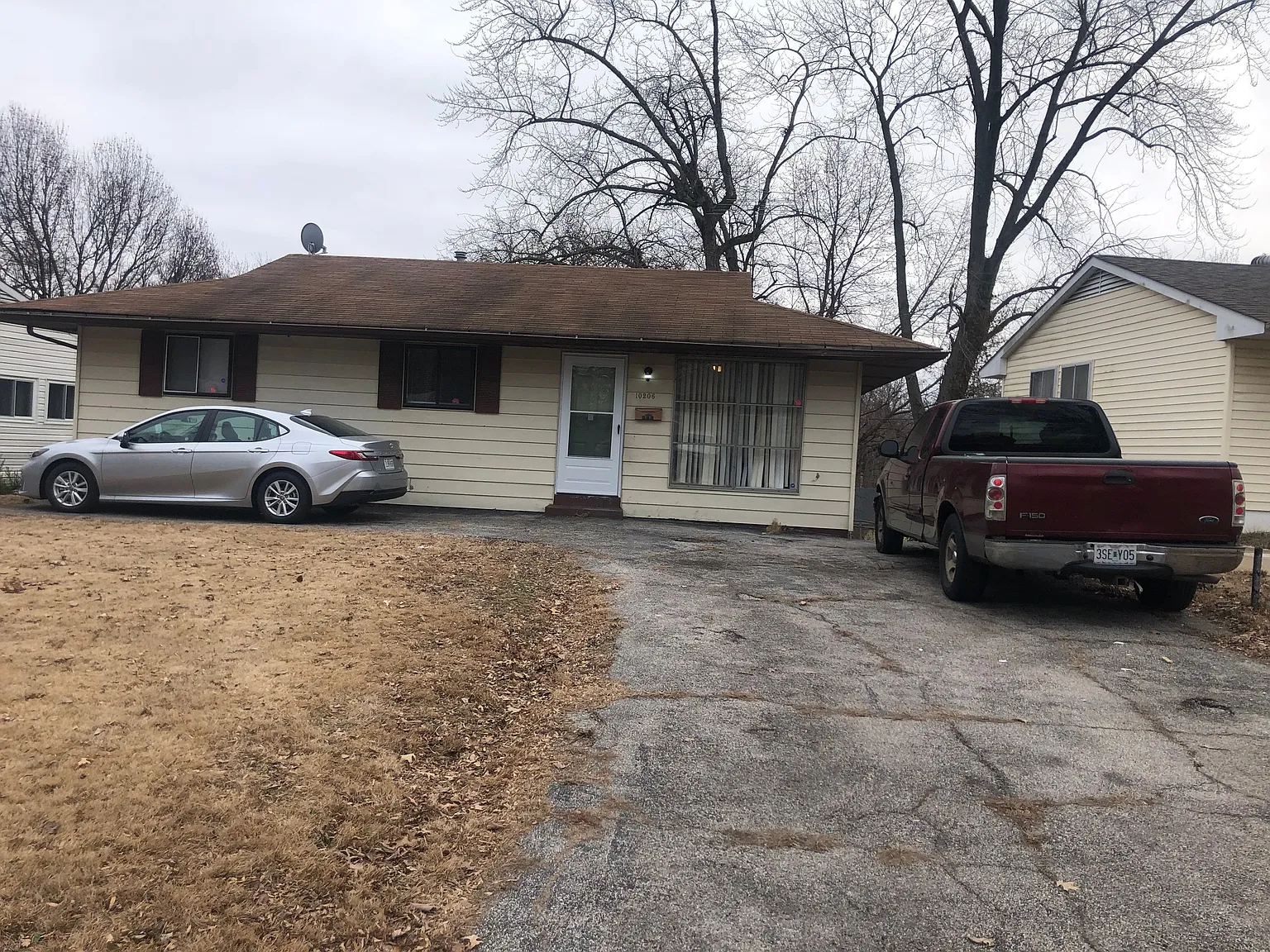 3 bed, 1.0 bath, 1142 sqft, $1,280 — Photo 3