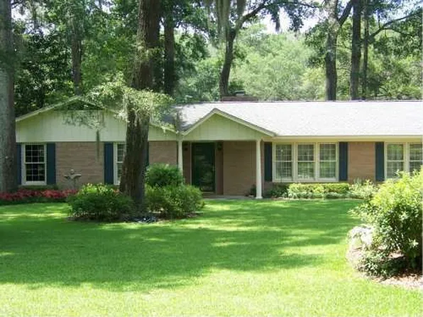 32 Stuart Pl, Hilton Head Island, SC 29928