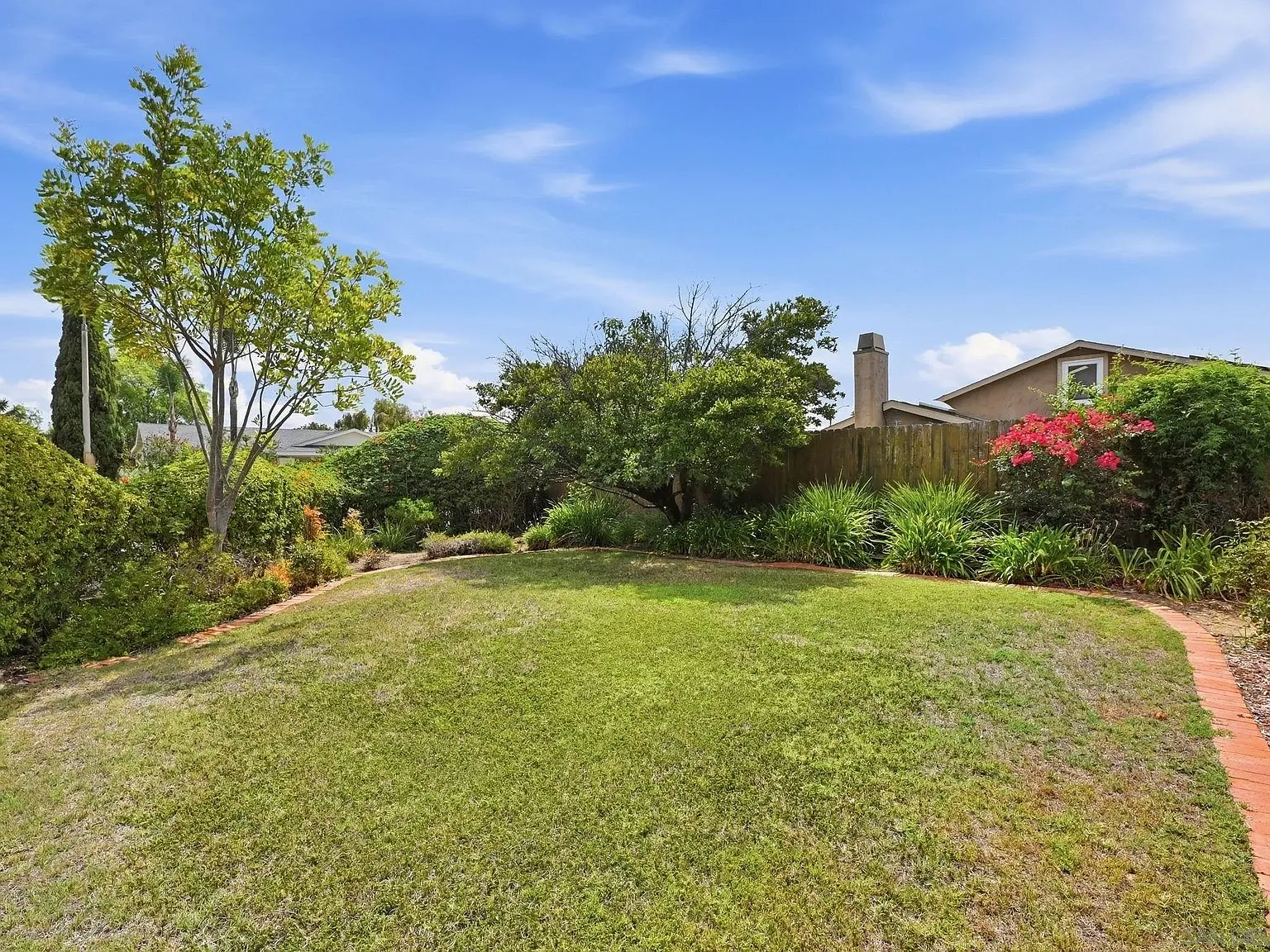 3 bed, 2.0 bath, 1088 sqft, $4,500 — Photo 4
