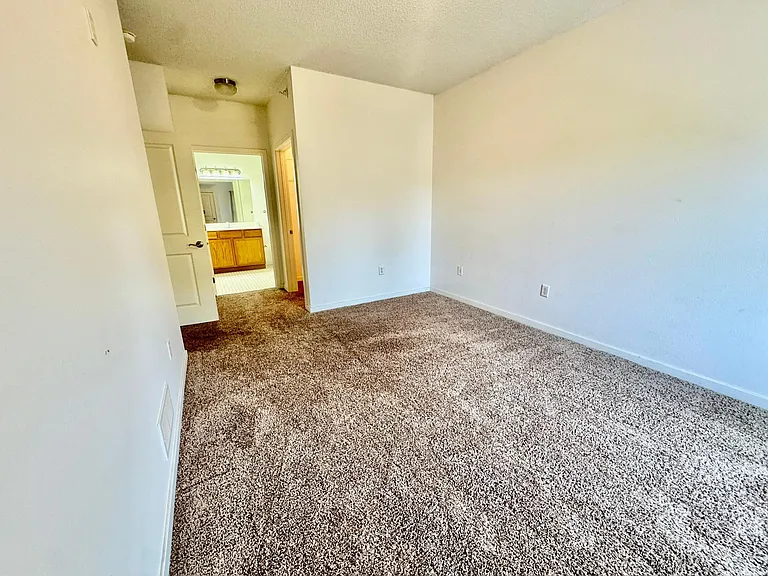 619 8th St SE #309 — Photo 15