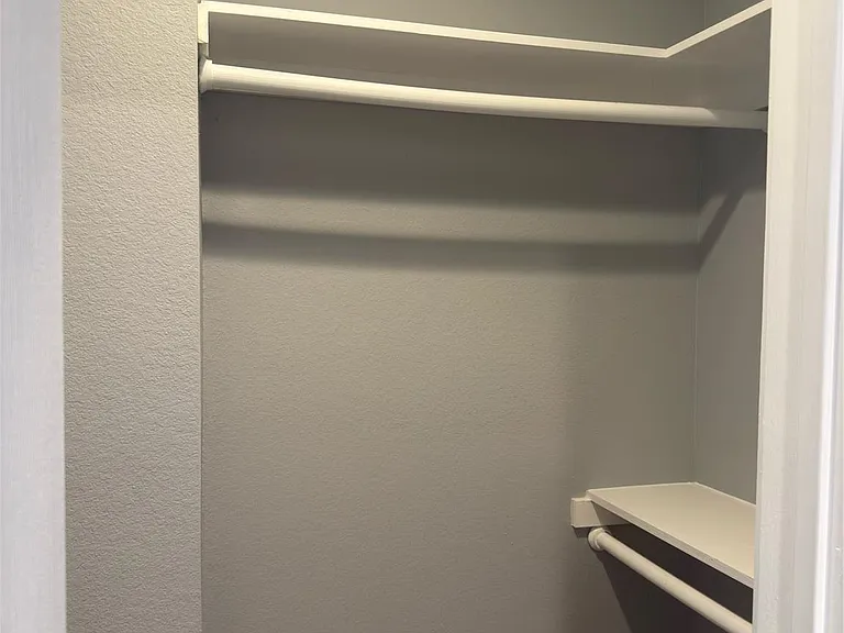 515 Caplin St — Photo 8