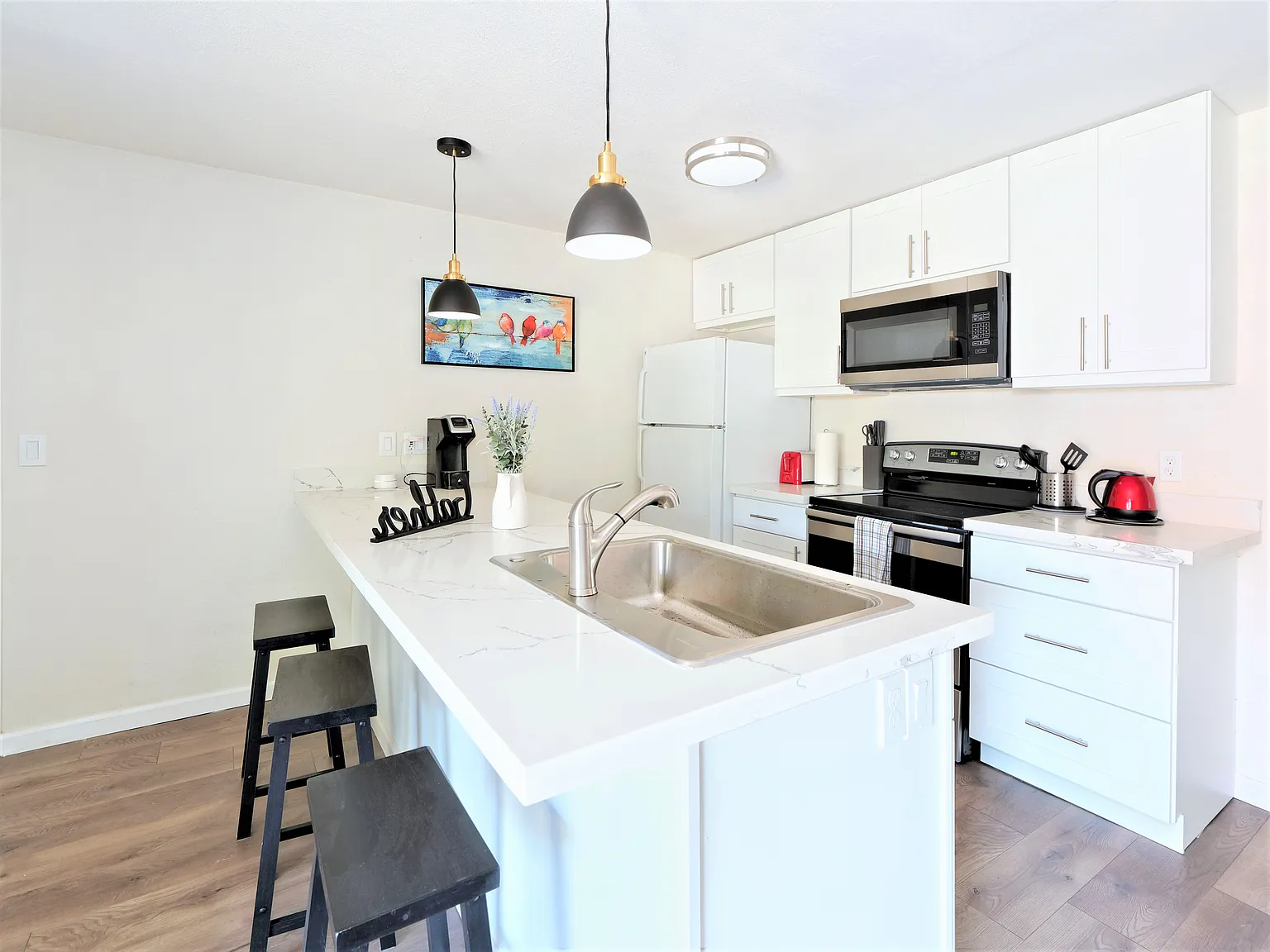2 bed, 884 sqft, $1,999 — Photo 3