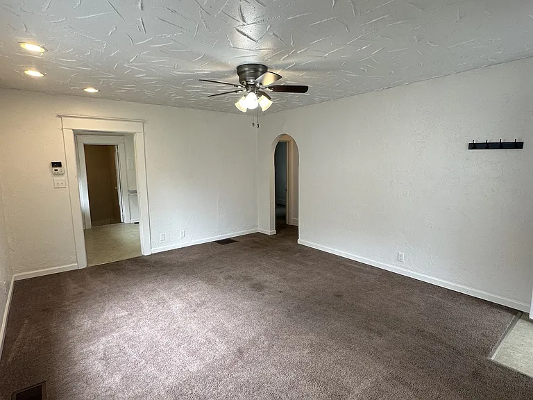 2109 W 9th St — Photo 3