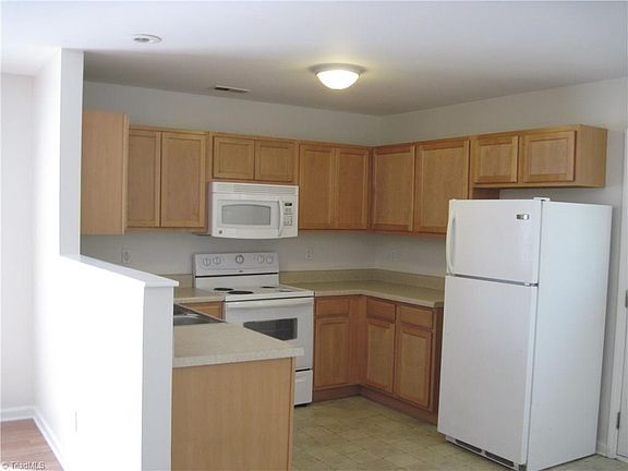 2nd image of 1725 Kay St