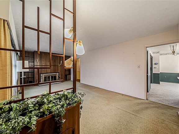 4th image of 344 Girard Dr