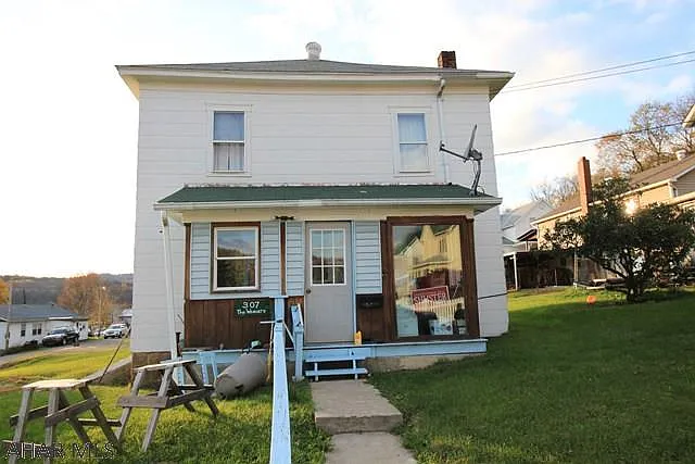 307 Poplar St photo 1