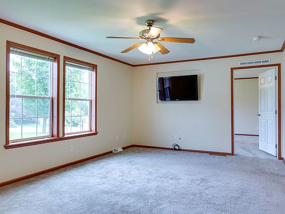 4th image of 137 Lancelot Dr