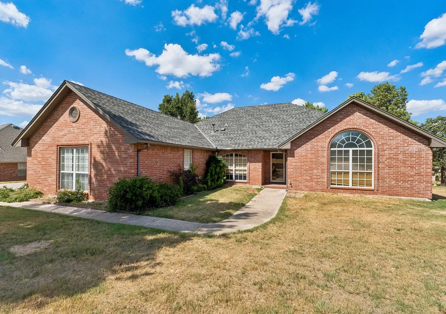 15069 Scottsdale Ln — Photo 2