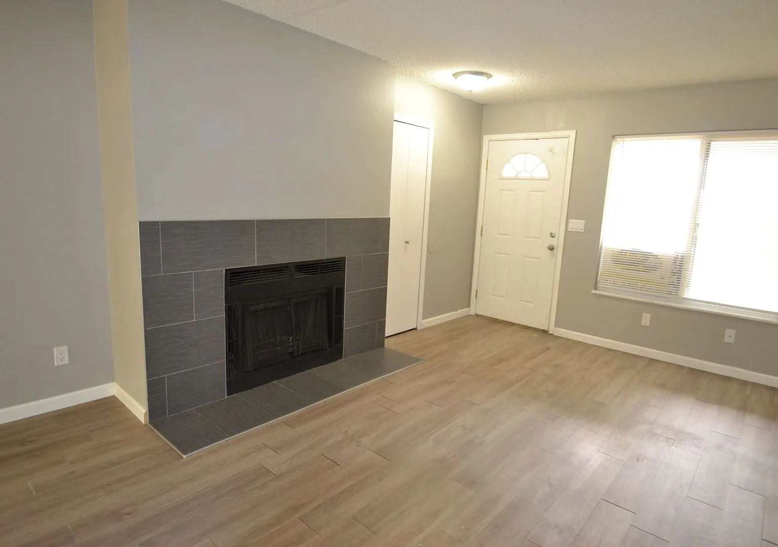 Straus Lane 2920 — Photo 3