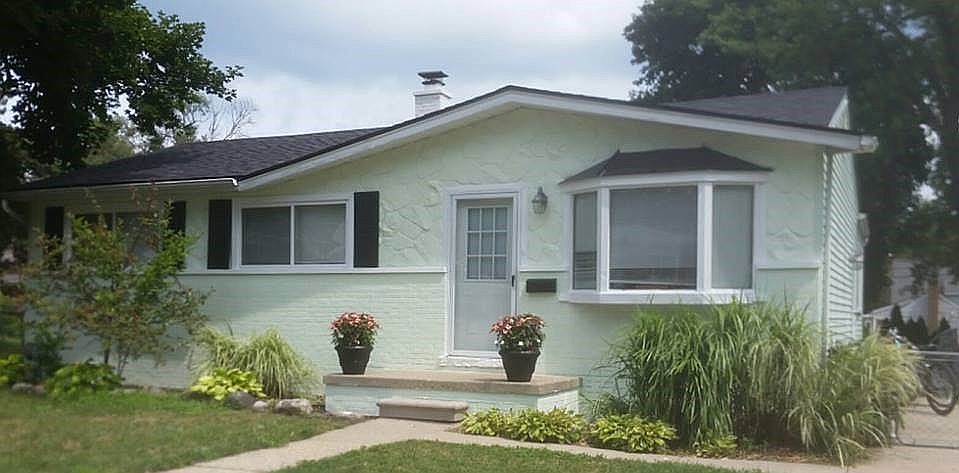 1st image of 15172 Paderewski St