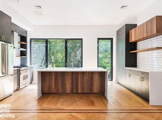 10 Monroe St, Brooklyn, NY 11238