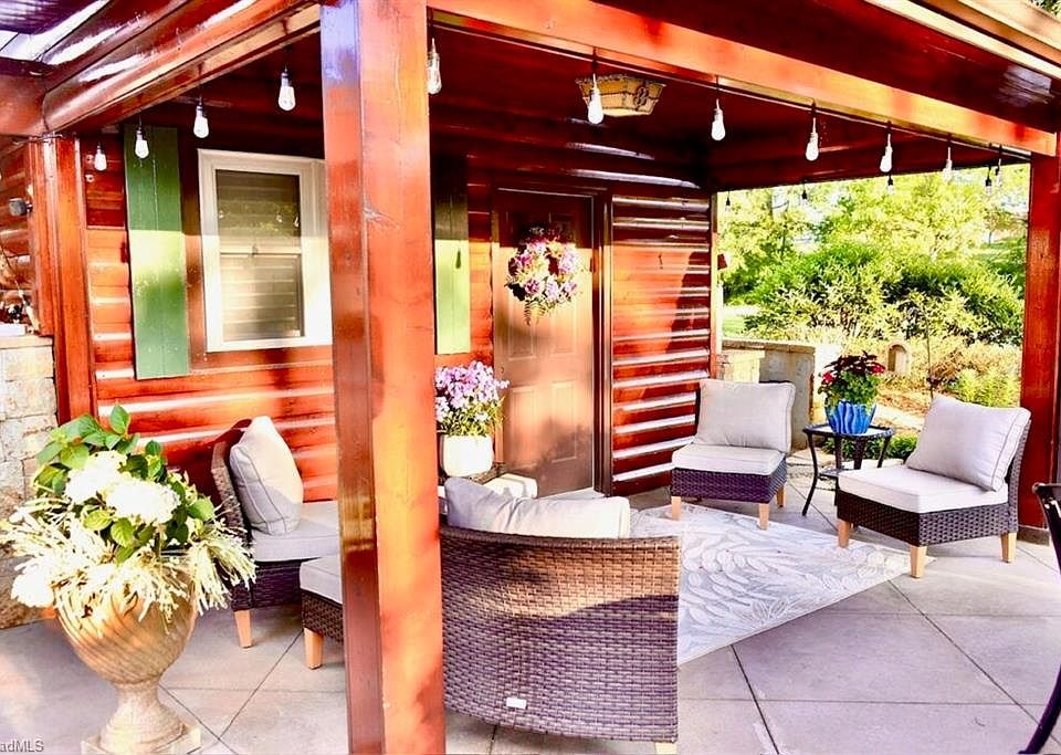 1st image of 2524 Edmonds Rd #33