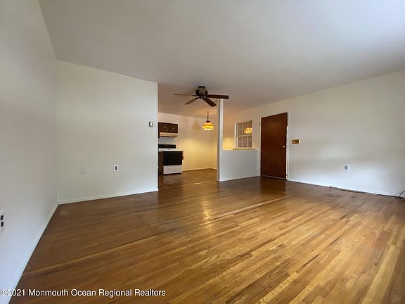 4th image of 128 Rosewood Dr #B