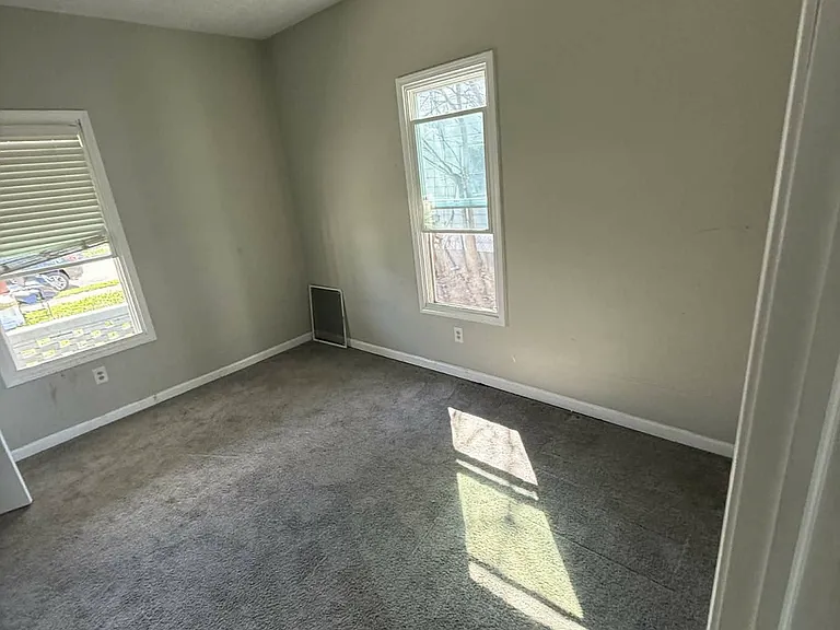 1707 Columbia Ave — Photo 5