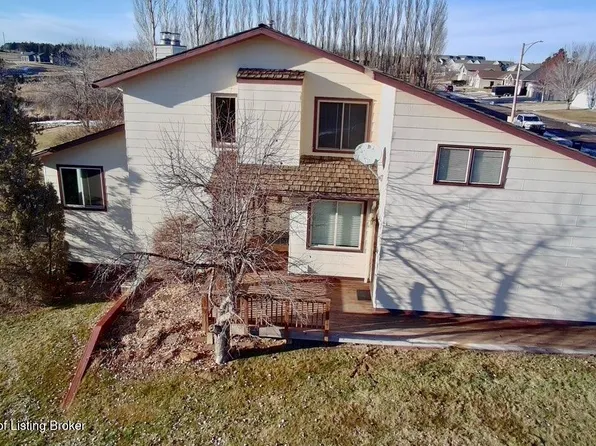 1951 Prairie Oak Dr, Dickinson, ND 58601