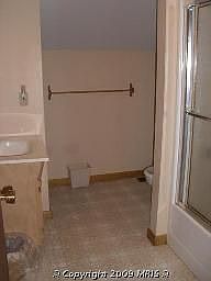 3rd image of 548 White Oak Dr