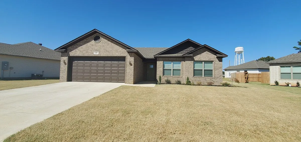 3 bed, 2.0 bath, 1384 sqft, $1,400 — Photo 1