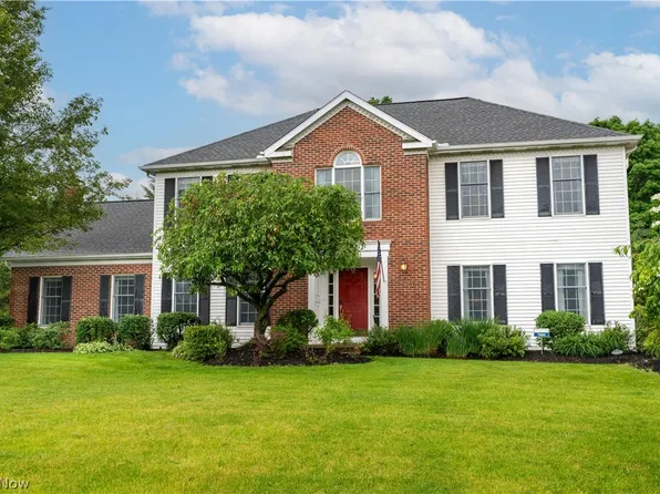 8980 Cinnabar Dr, Brecksville, OH 44141
