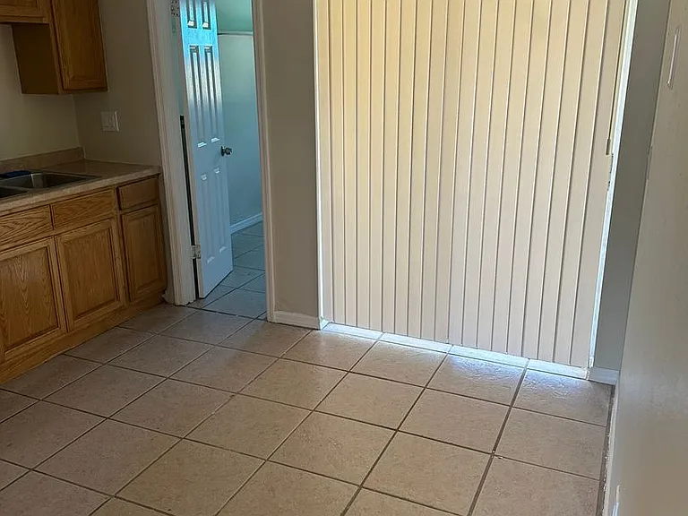 412 Country Lane Dr — Photo 14