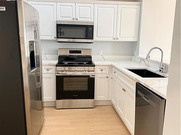 4th image of 218 Nicki Ct