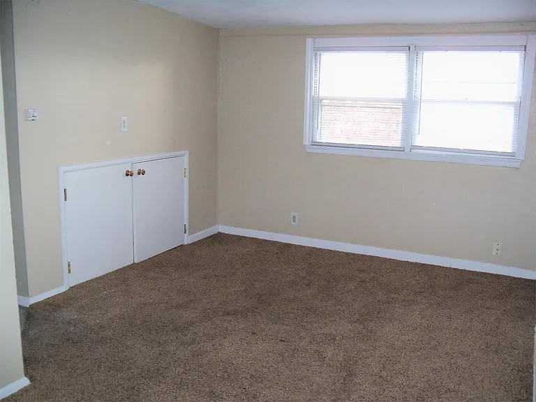 2221 2nd Ave N #5 — Photo 2